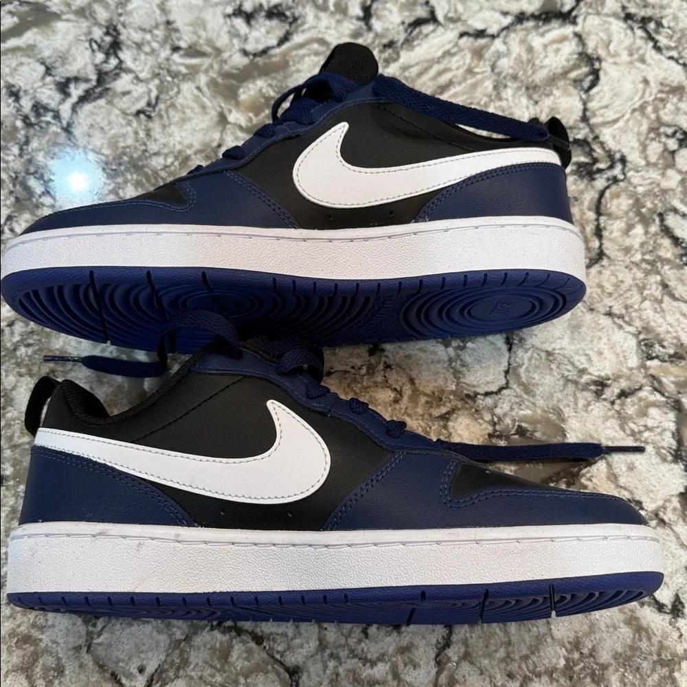 Nike Court Borough Low 2. Midnight Navy kids size 6.5 Y BQ 5448-404 basketball